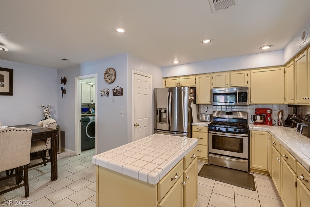 522 Crestway Road Henderson, NV 89015 - Photo 9 of 37 Gallery Image 9