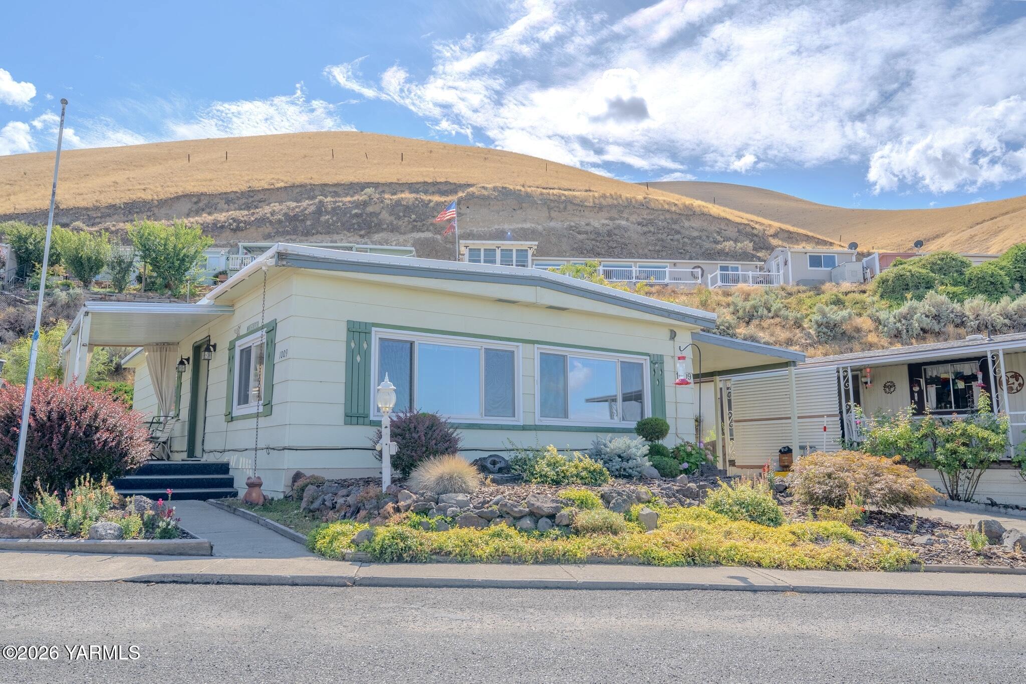300 Alps Road, Unit 1009 Moxee, WA 98936 - Photo 1 of 16 1009