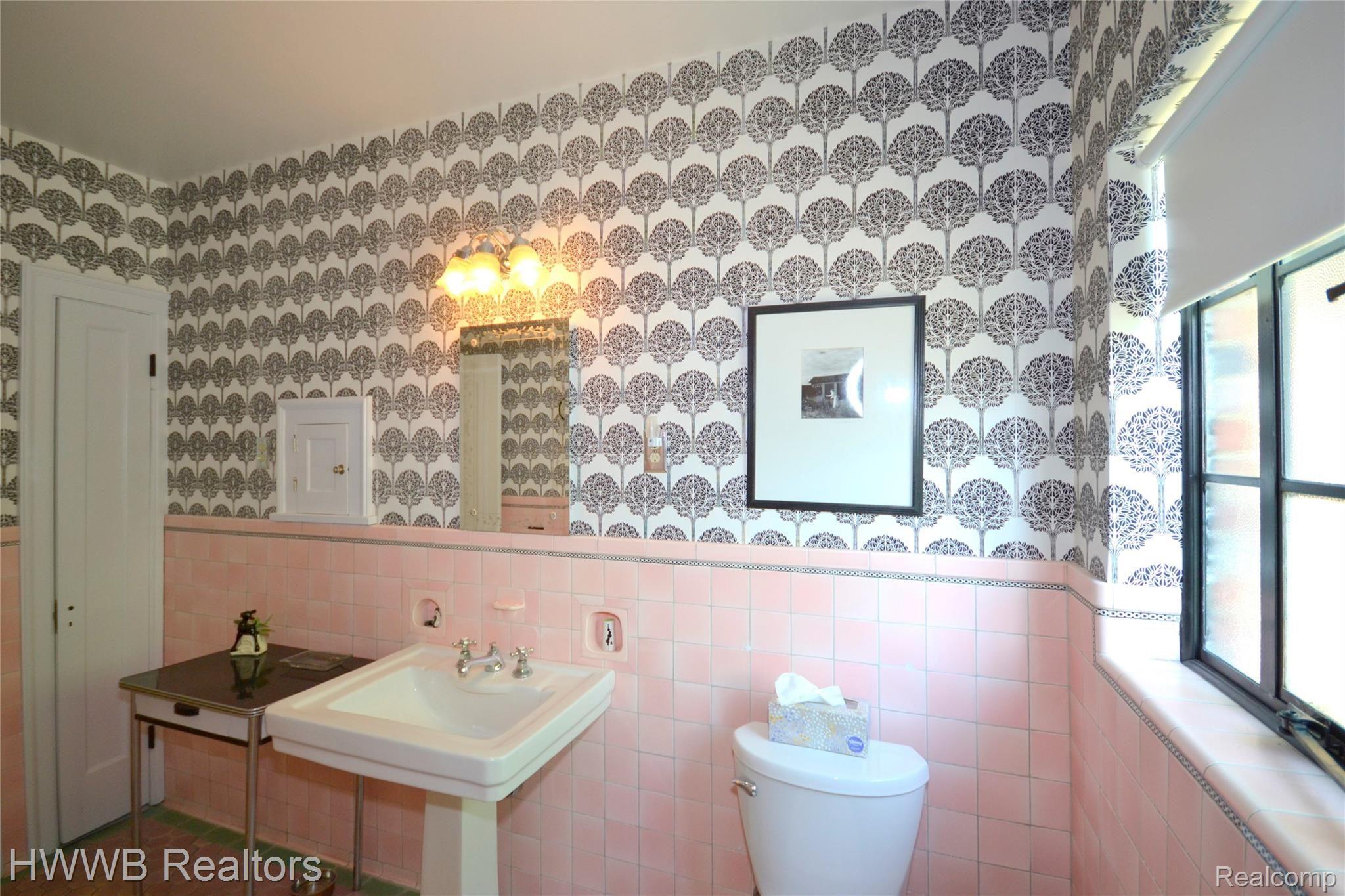 20405 Lichfield Road Detroit, MI 48221 - Photo 21 of 29 Bath