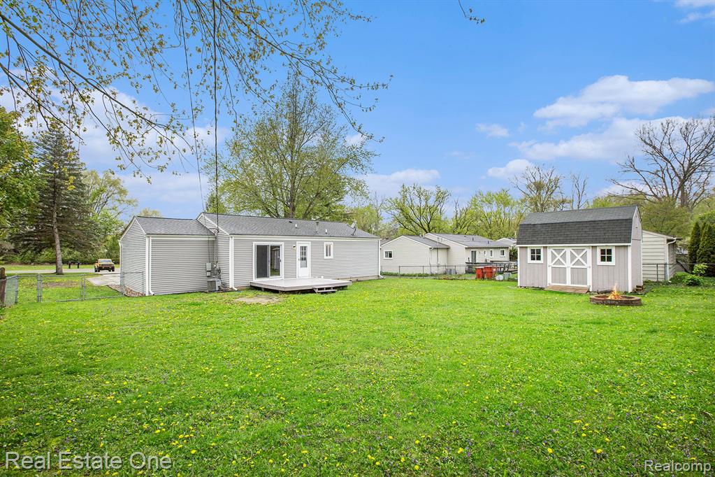 1835 Lochaven Road West Bloomfield, MI 48324 - Photo 13 of 14