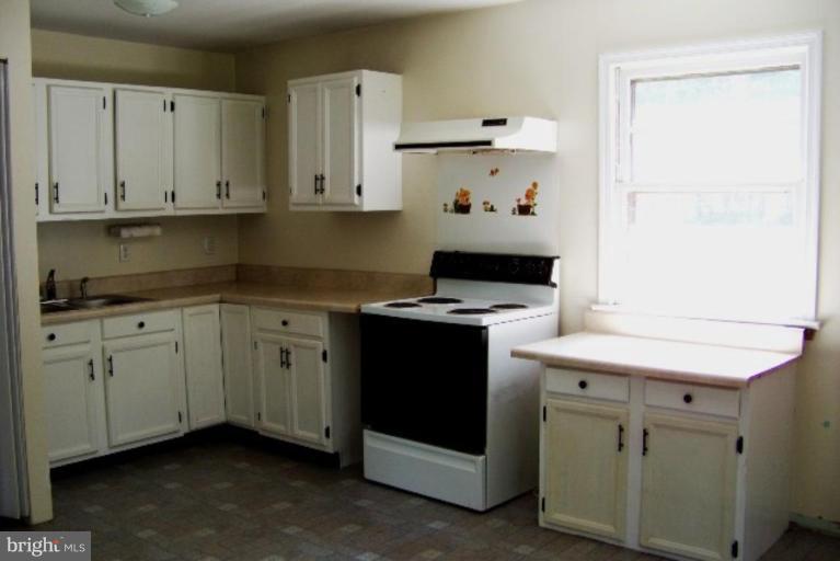 2352 Evergreen Road Louisa, VA 23093 - Photo 6 of 18 Kitchen