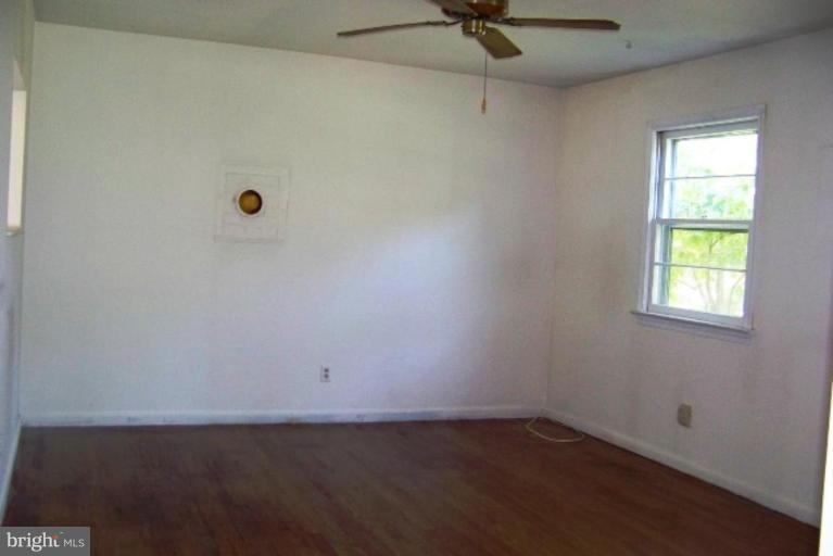 2352 Evergreen Road Louisa, VA 23093 - Photo 7 of 18 Living Room