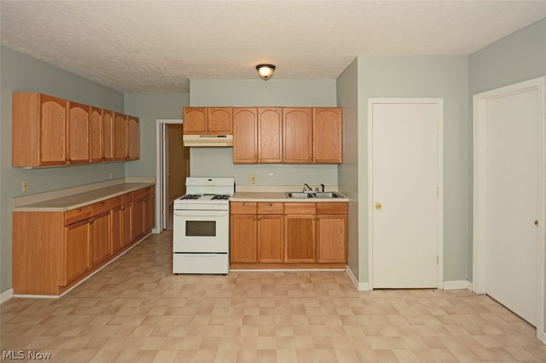 451 West Schaaf Road Cleveland, OH 44109 - Photo 9 of 32 Gallery Image 9
