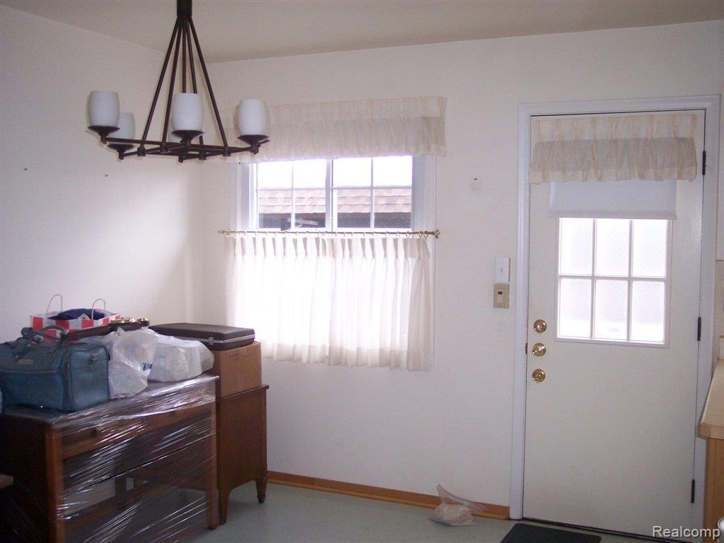 31159 Hoover Road Warren, MI 48093 - Photo 5 of 11 BREAKFAST NOOK