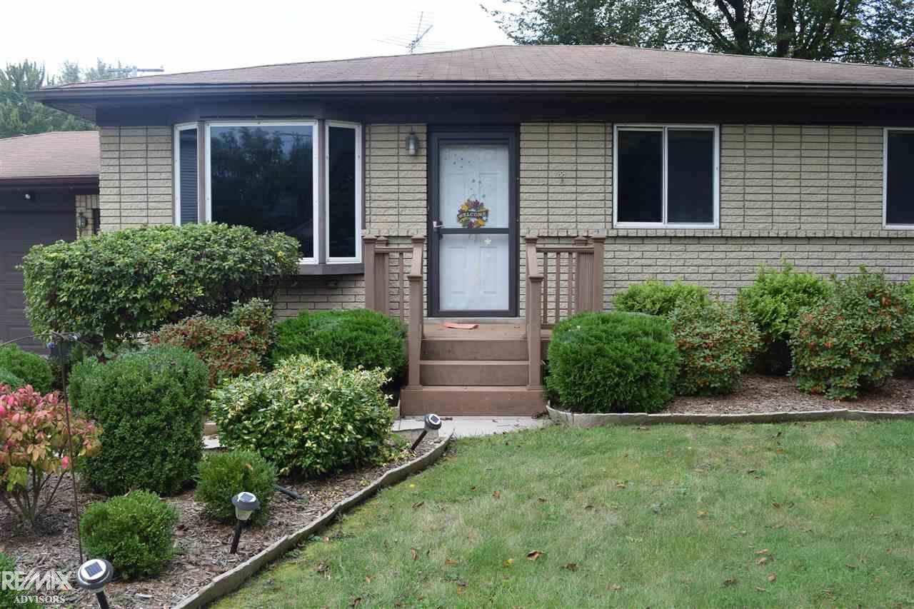 27565 Riviera Street Harrison Township, MI 48045 - Photo 2 of 29 50057470-1.JPG