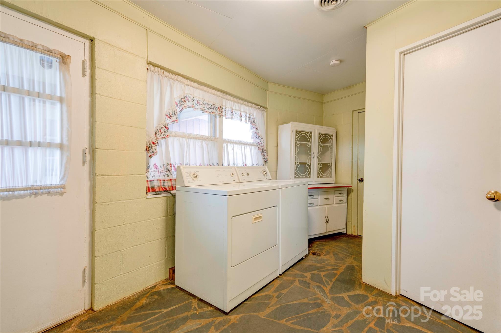 3809 Polkville Road Shelby, NC 28150 - Photo 16 of 48 a utility room with dryer and washer