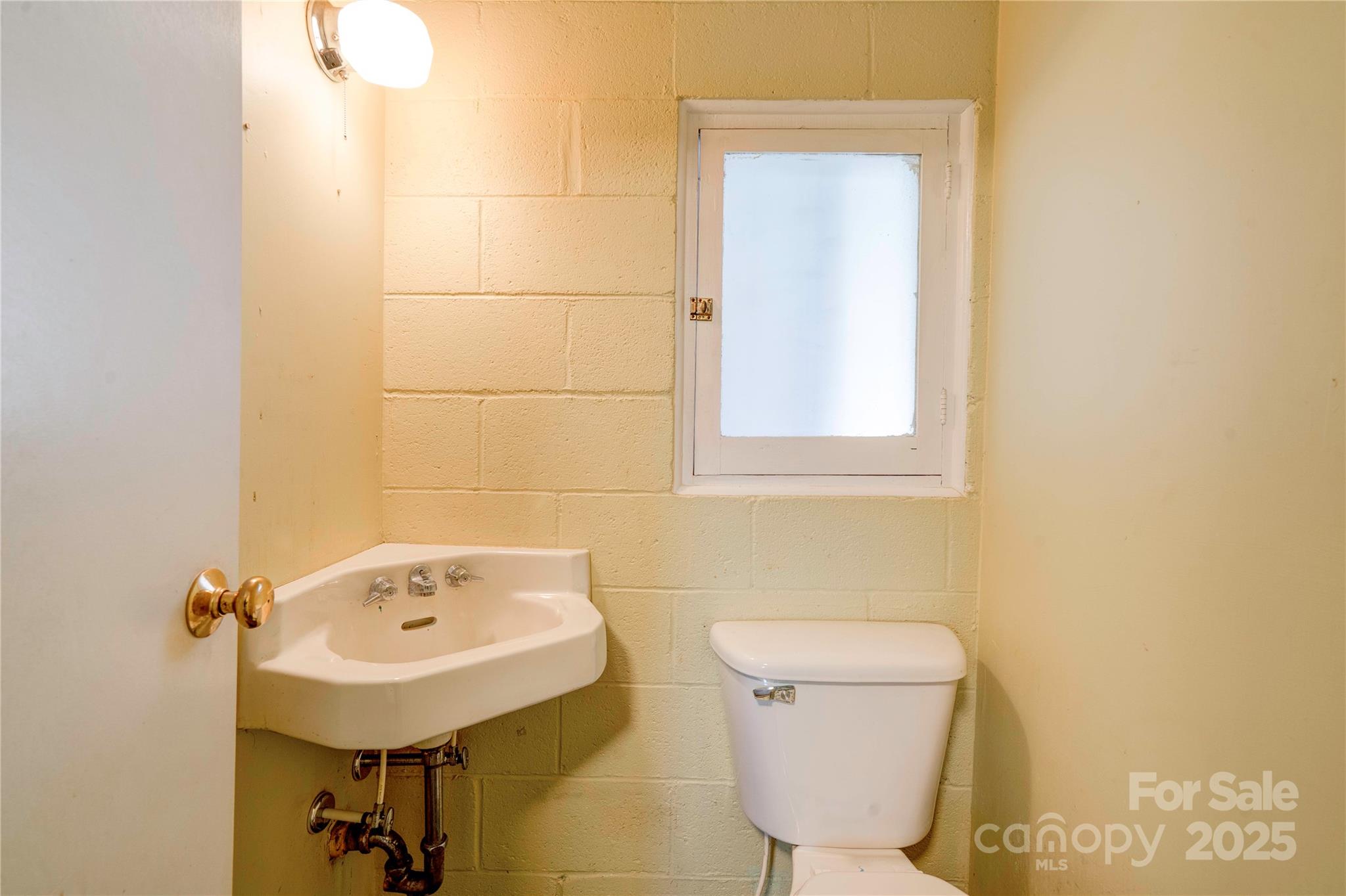 3809 Polkville Road Shelby, NC 28150 - Photo 17 of 48 a bathroom with a sink toilet and mirror
