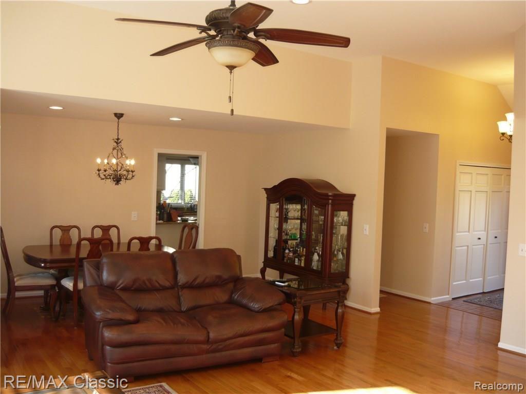 850 Augusta Drive Rochester, MI 48309 - Photo 9 of 36 DR 2.JPG