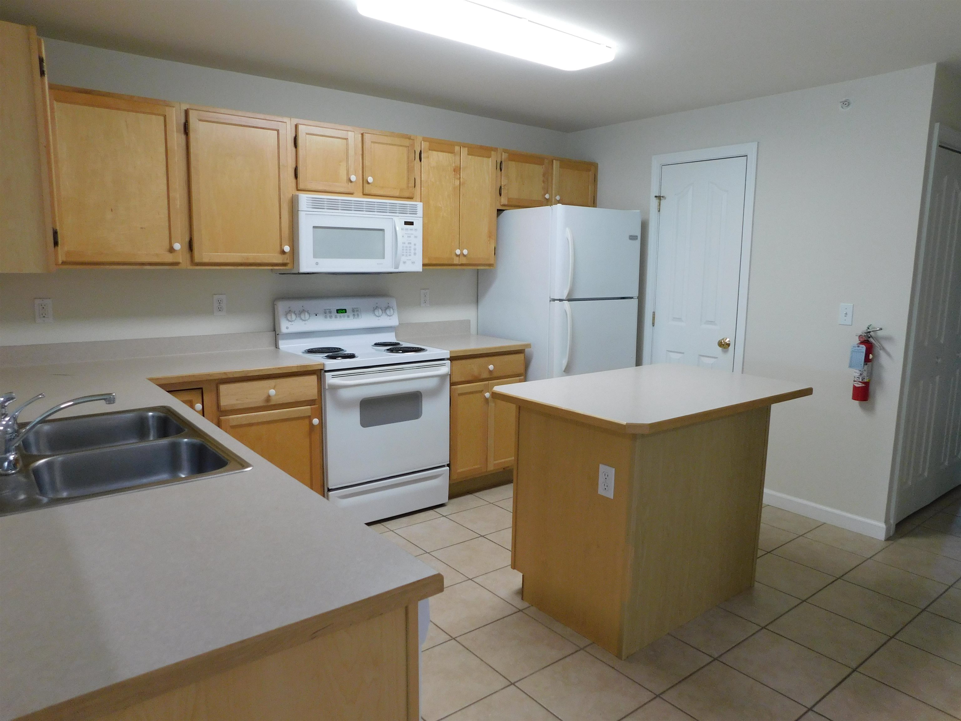 89 Claire Point Road, Unit 89 Burlington, VT 05408 - Photo 4 of 23 Gallery Image 4