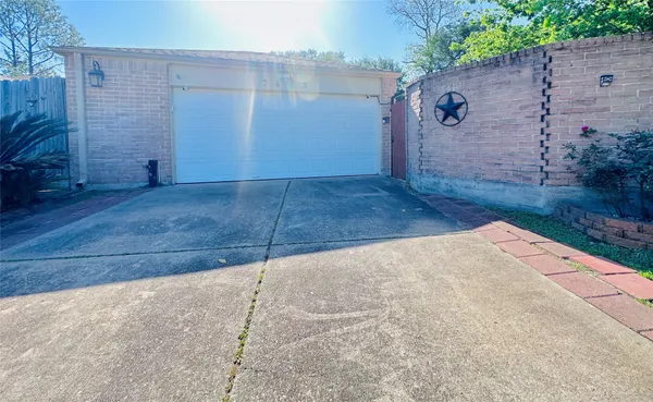$1,900 | 7419 San Morino Drive, Houston, TX 77083