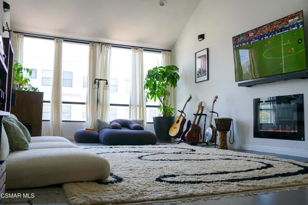 $6,500 | 1900 Vine Street, Unit 303, Los Angeles, CA 90068