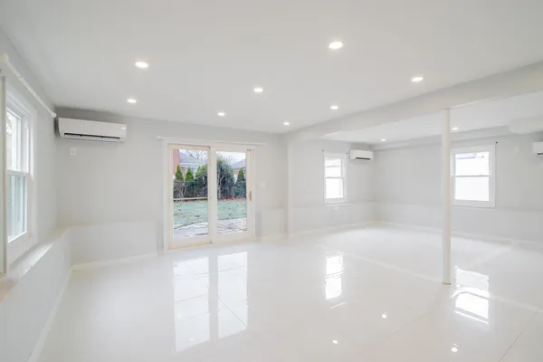 $1,200,000 | 73-15 170th Street | Hillcrest