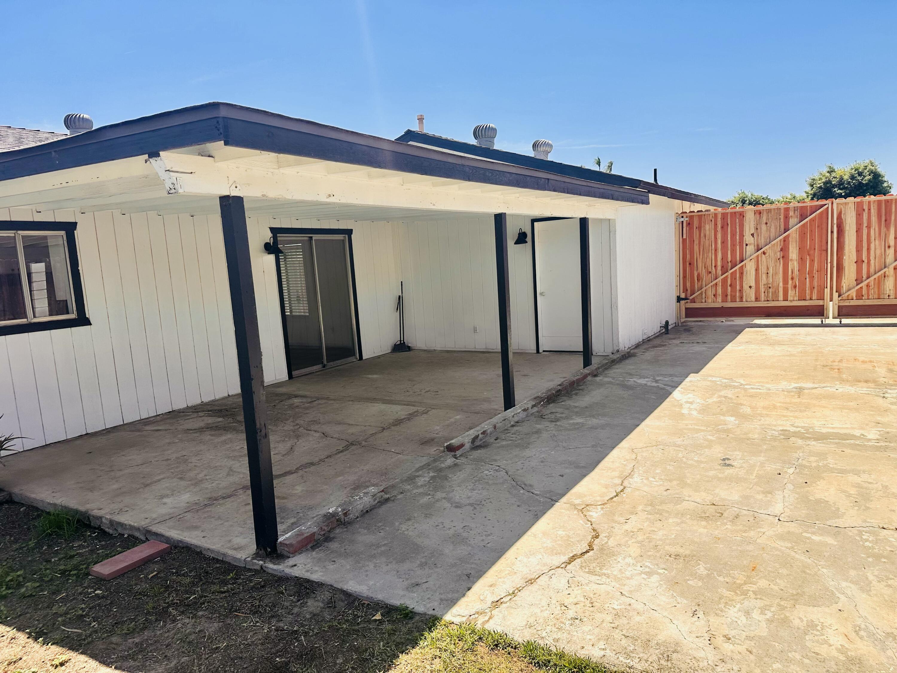 30880 Farr Road Visalia, CA 93291 - Photo 21 of 27 a view of a house with backyard