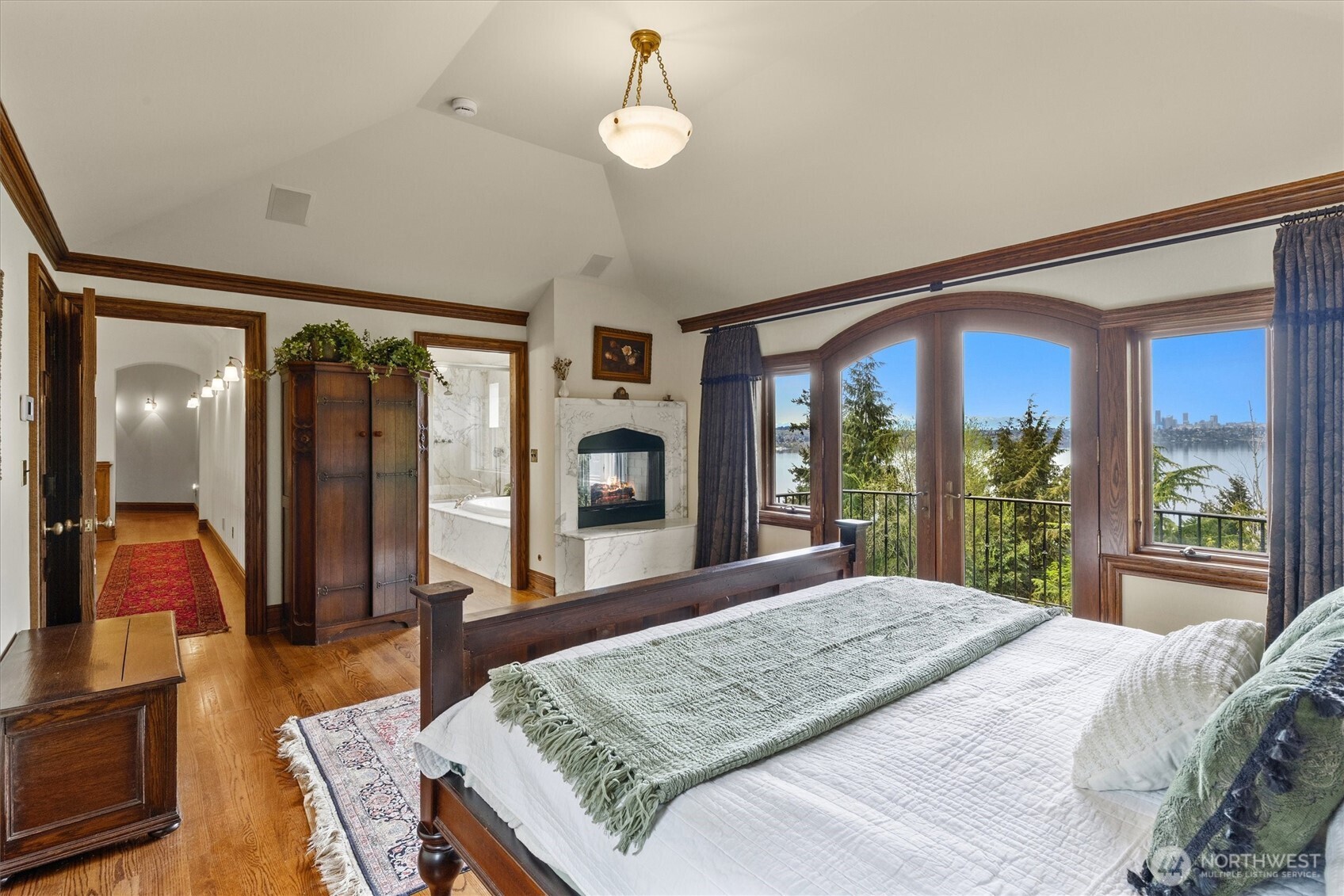 4725 West Mercer Way Mercer Island, WA 98040 - Photo 22 of 40