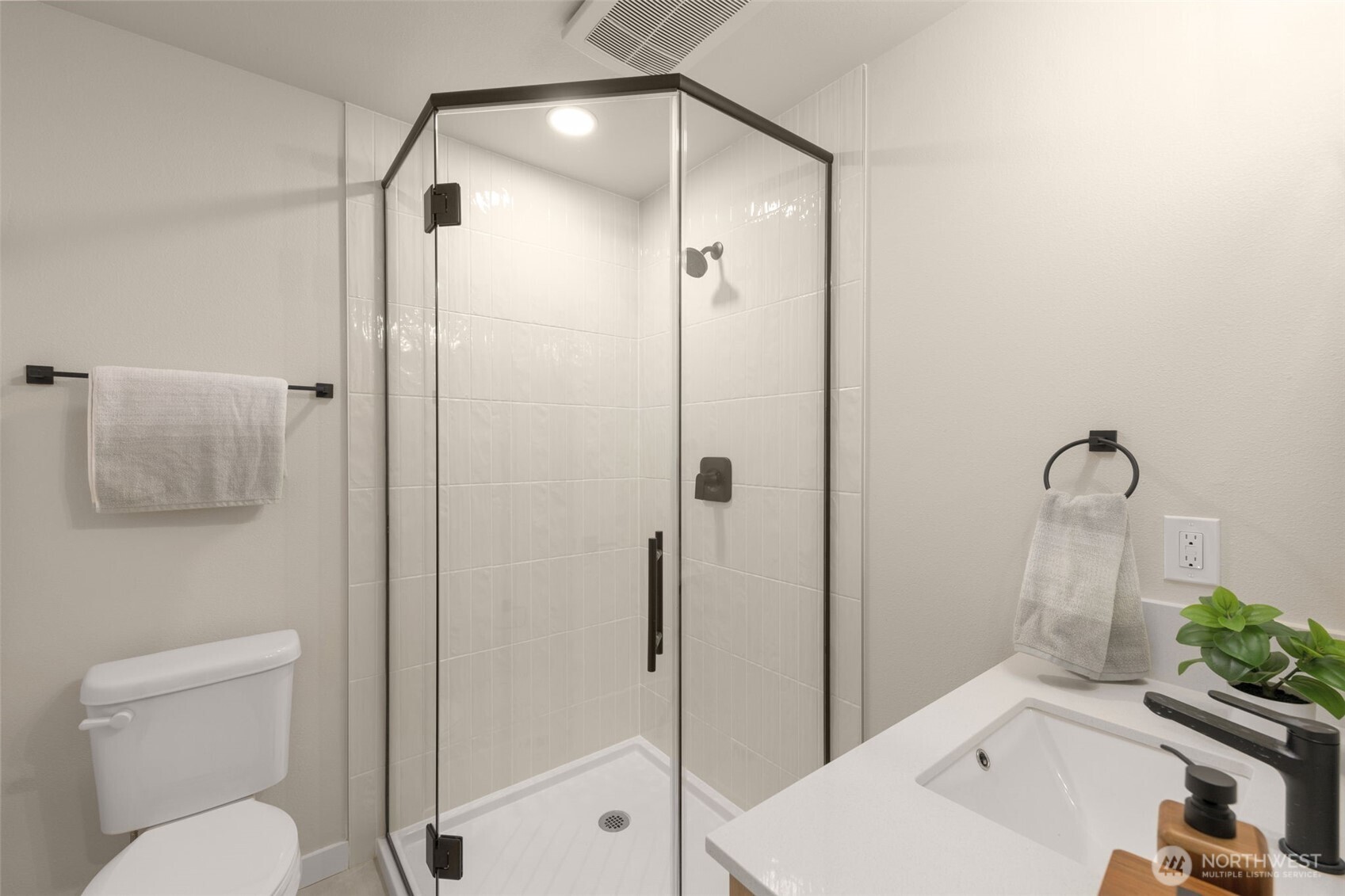 1014 Northeast 70th Street Seattle, WA 98115 - Photo 12 of 35 Gallery Image 12