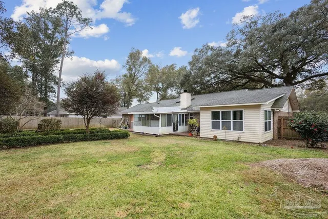 a view of a house with a yard