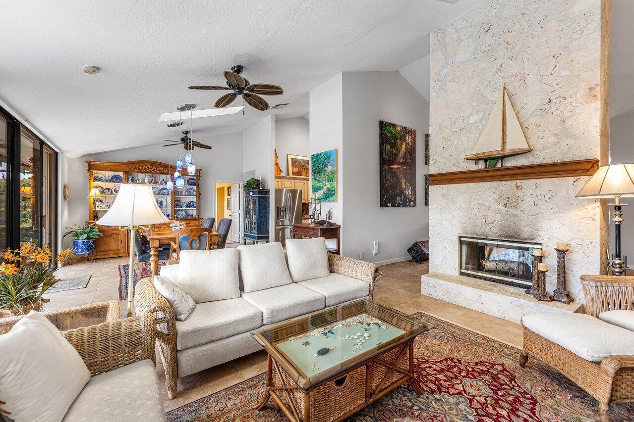 8794 Southeast Riverfront Terrace Jupiter, FL 33469 - Photo 12 of 68 Living Room