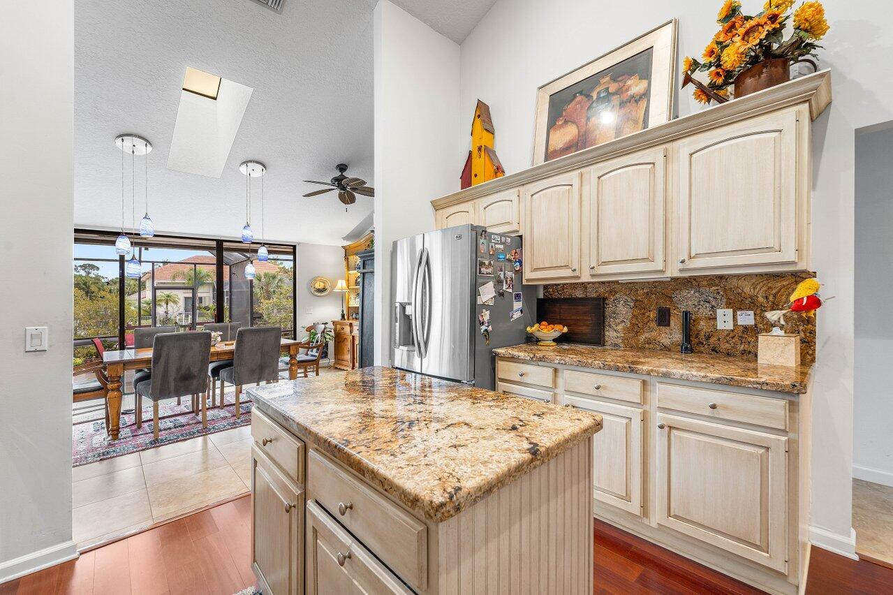 8794 Southeast Riverfront Terrace Jupiter, FL 33469 - Photo 17 of 68 Kitchen