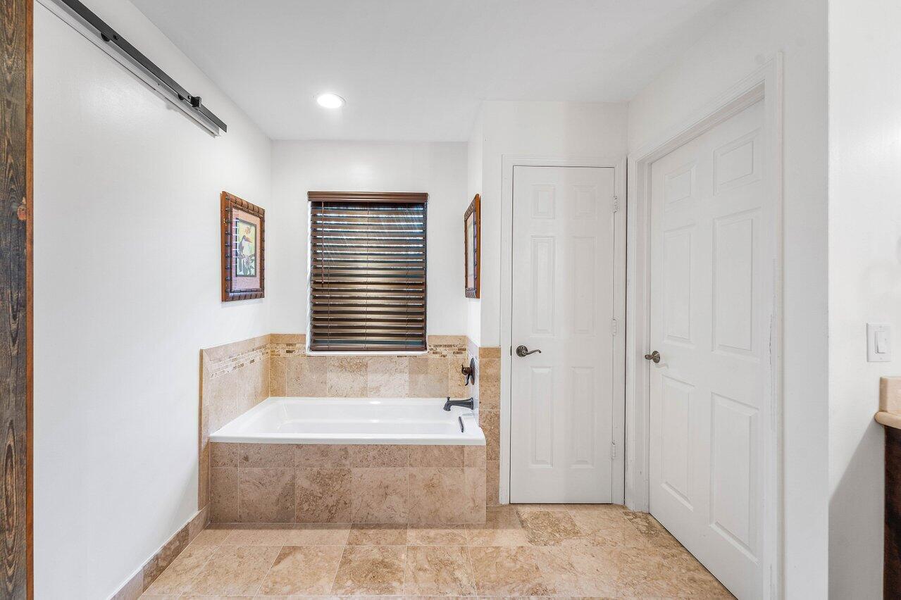 8794 Southeast Riverfront Terrace Jupiter, FL 33469 - Photo 30 of 68 Master Bath