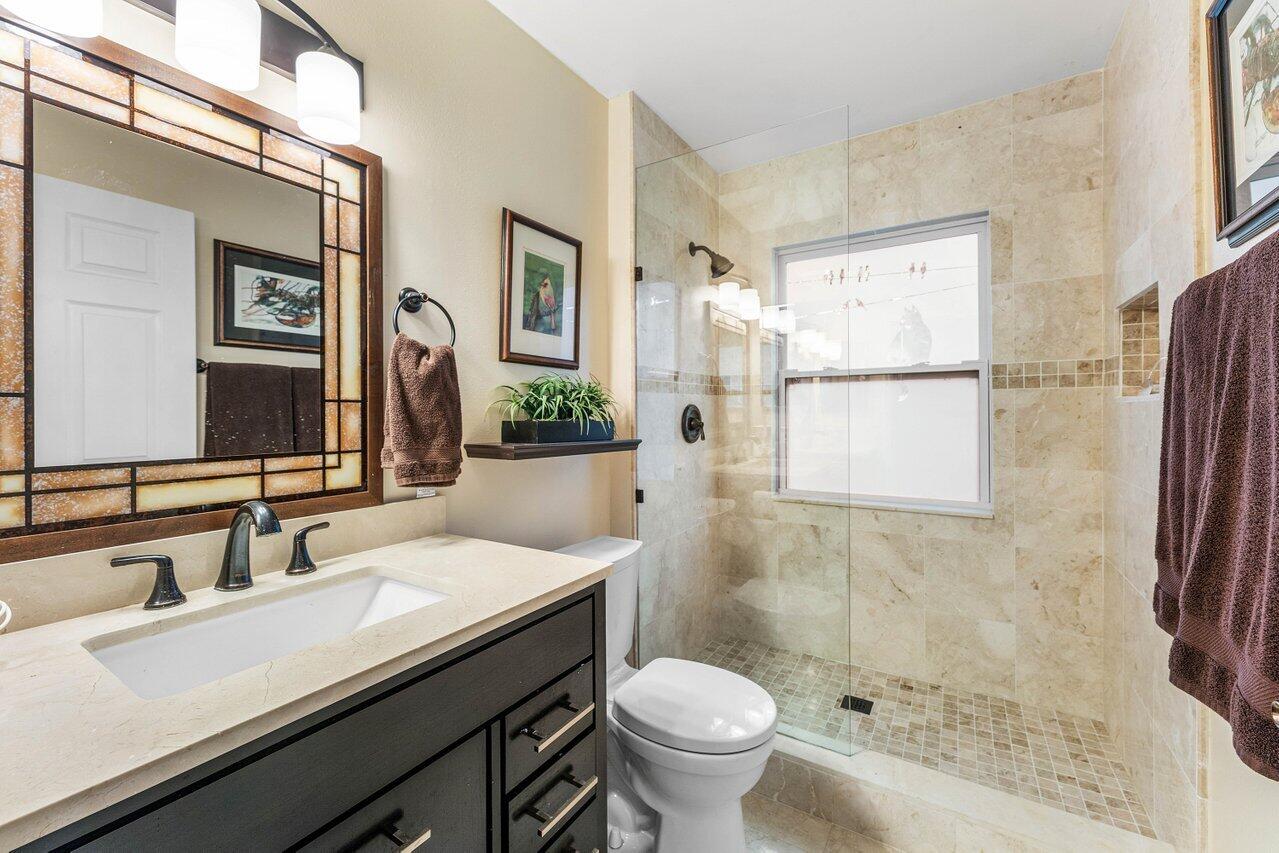 8794 Southeast Riverfront Terrace Jupiter, FL 33469 - Photo 36 of 68 guest bath