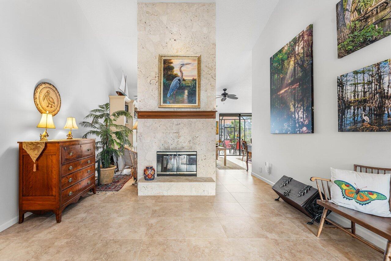 8794 Southeast Riverfront Terrace Jupiter, FL 33469 - Photo 6 of 68 Entry foyer