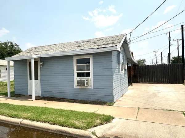 $550 | 320 North Flint Avenue, Lubbock, TX 79415