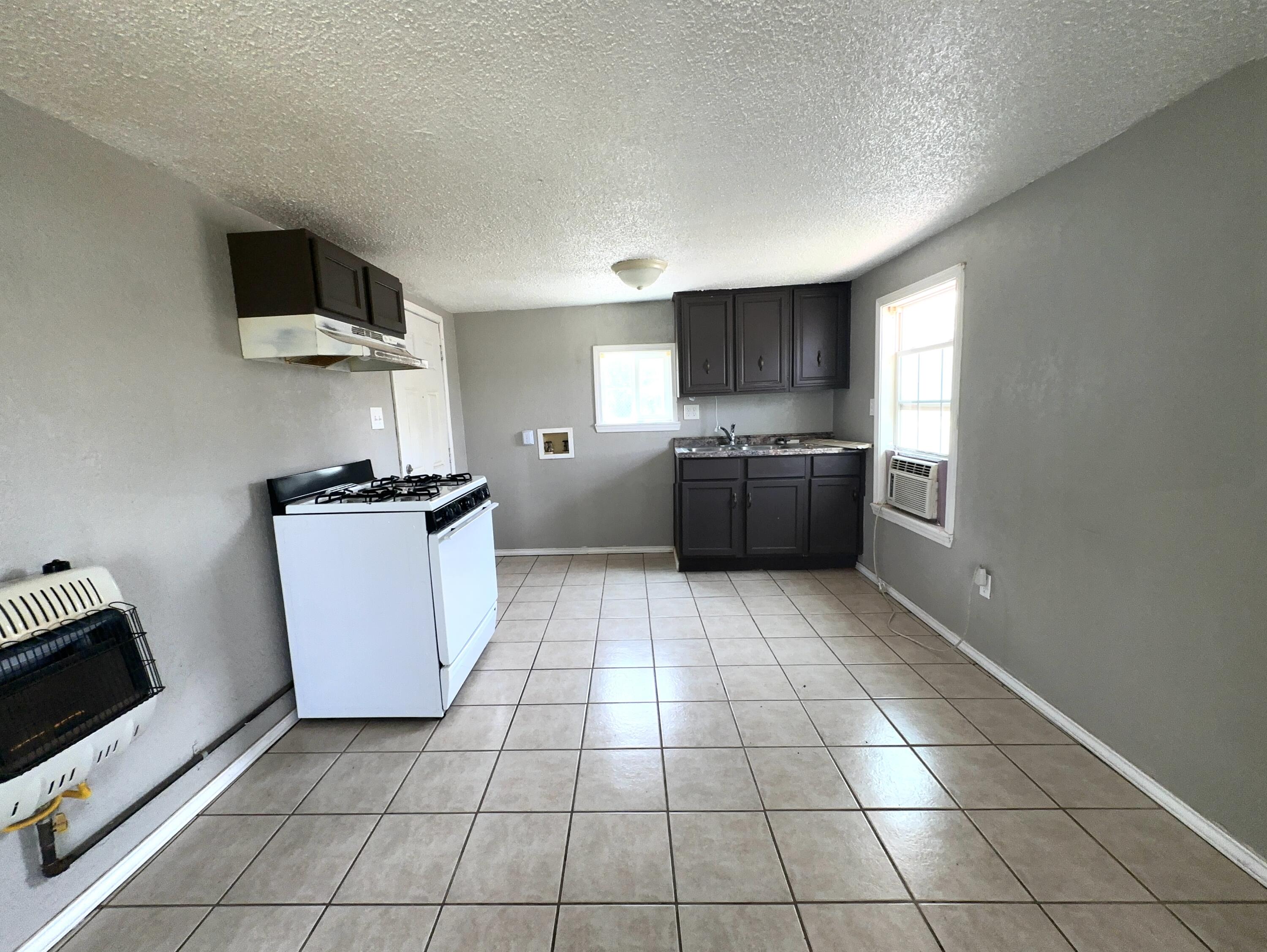 320 North Flint Avenue Lubbock, TX 79415 - Photo 2 of 6 IMG_3179