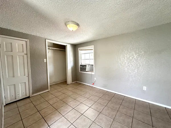 $550 | 320 North Flint Avenue, Lubbock, TX 79415