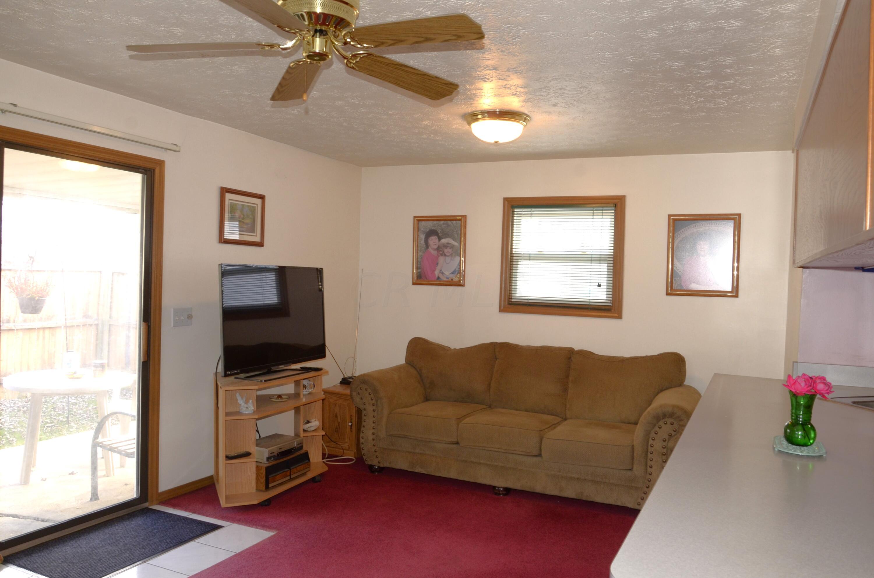 3288 Everson Road East Columbus, OH 43232 - Photo 10 of 23 Family Room
