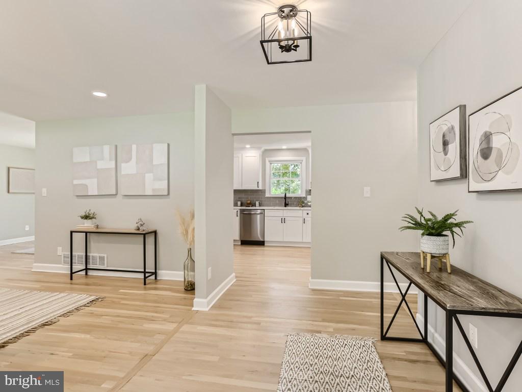 28 Windemere Parkway Phoenix, MD 21131 - Photo 4 of 28