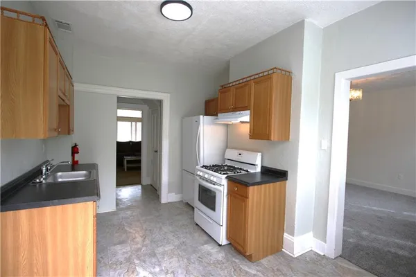 a view of empty room with window