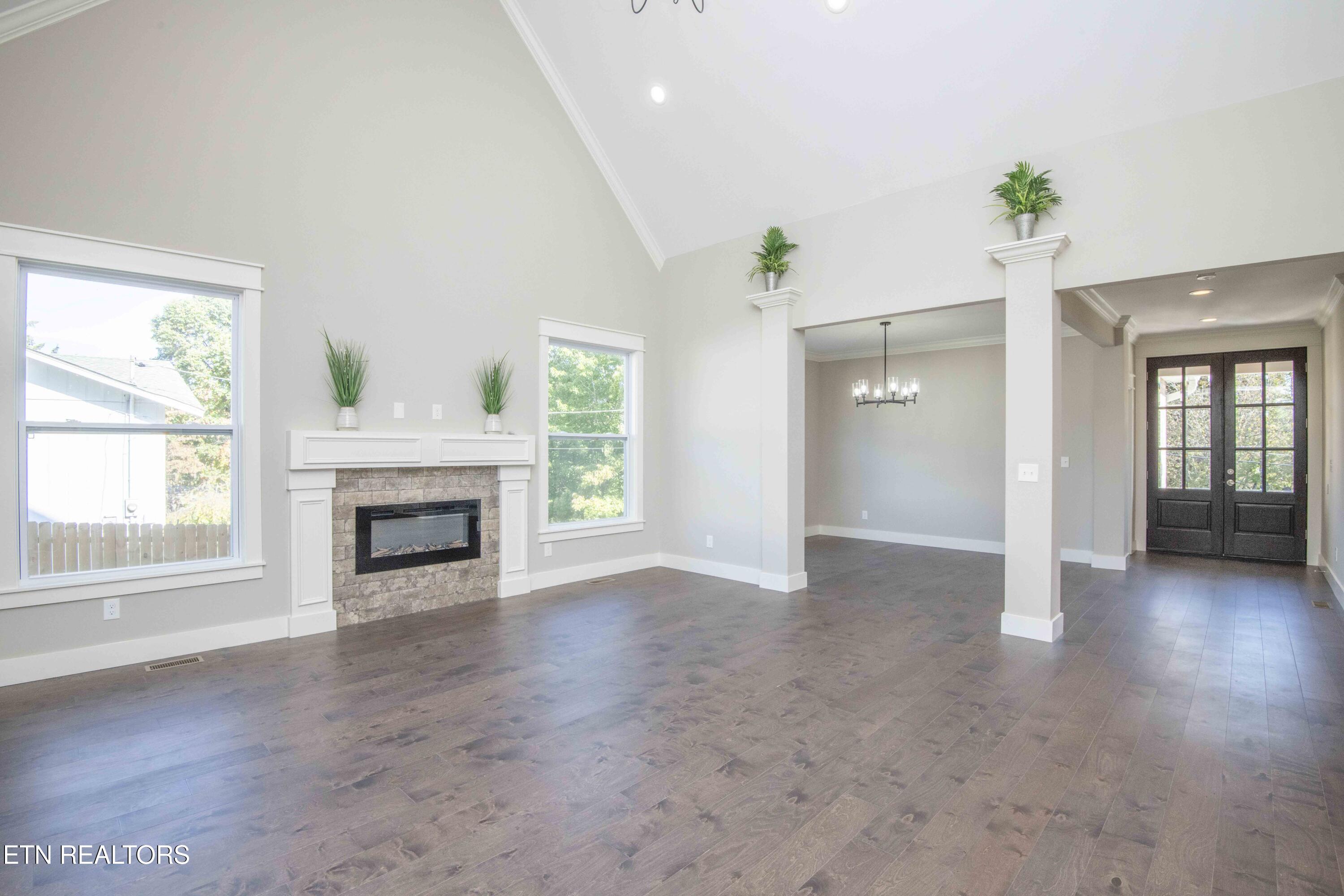 8017 Little Joe Road Powell, TN 37849 - Photo 11 of 50 living 2_1