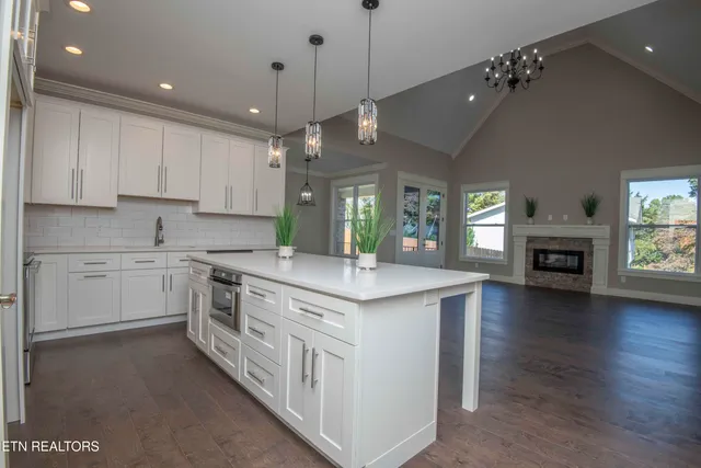 $690,000 | 8017 Little Joe Road, Powell, TN 37849