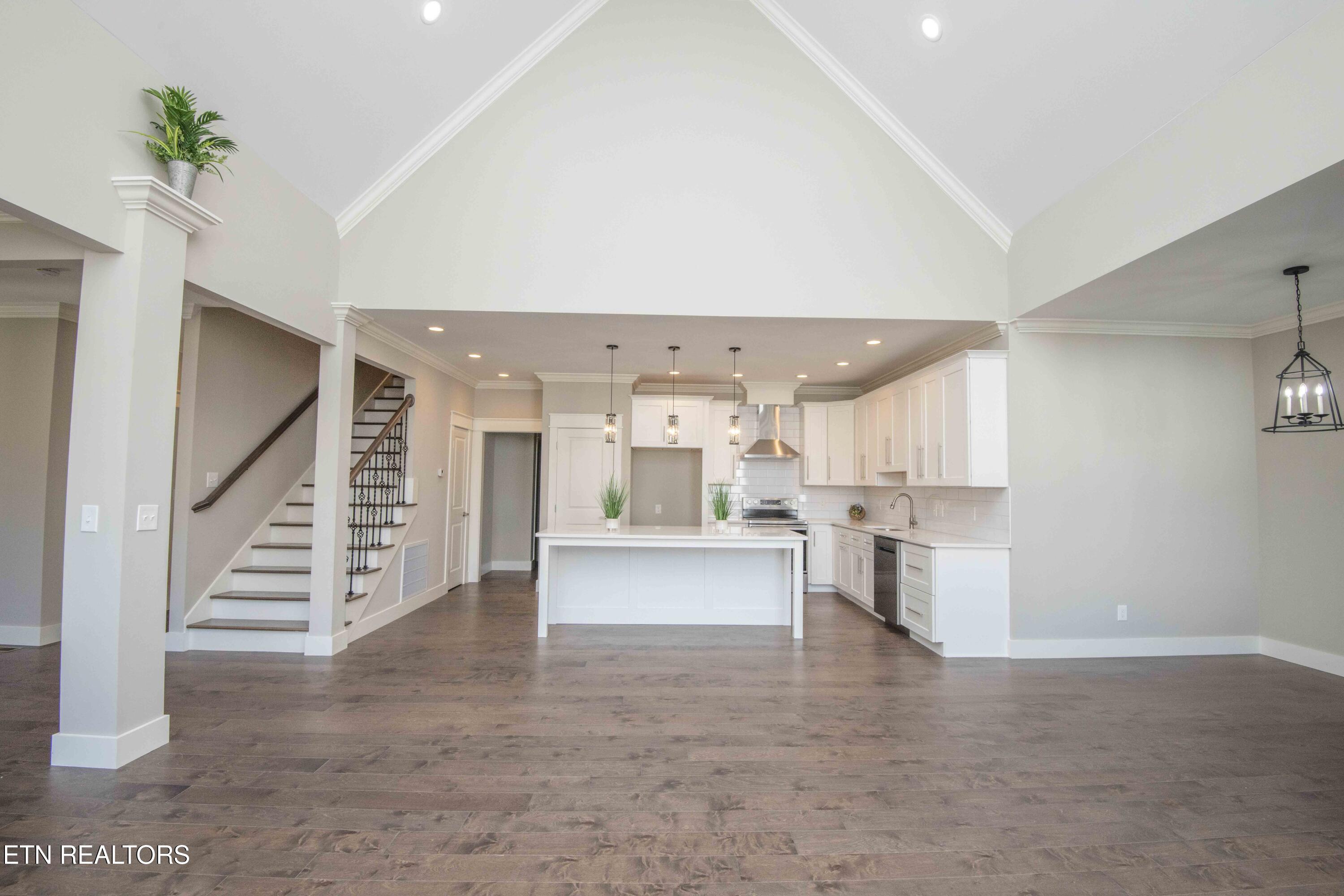 8017 Little Joe Road Powell, TN 37849 - Photo 17 of 50 living_1