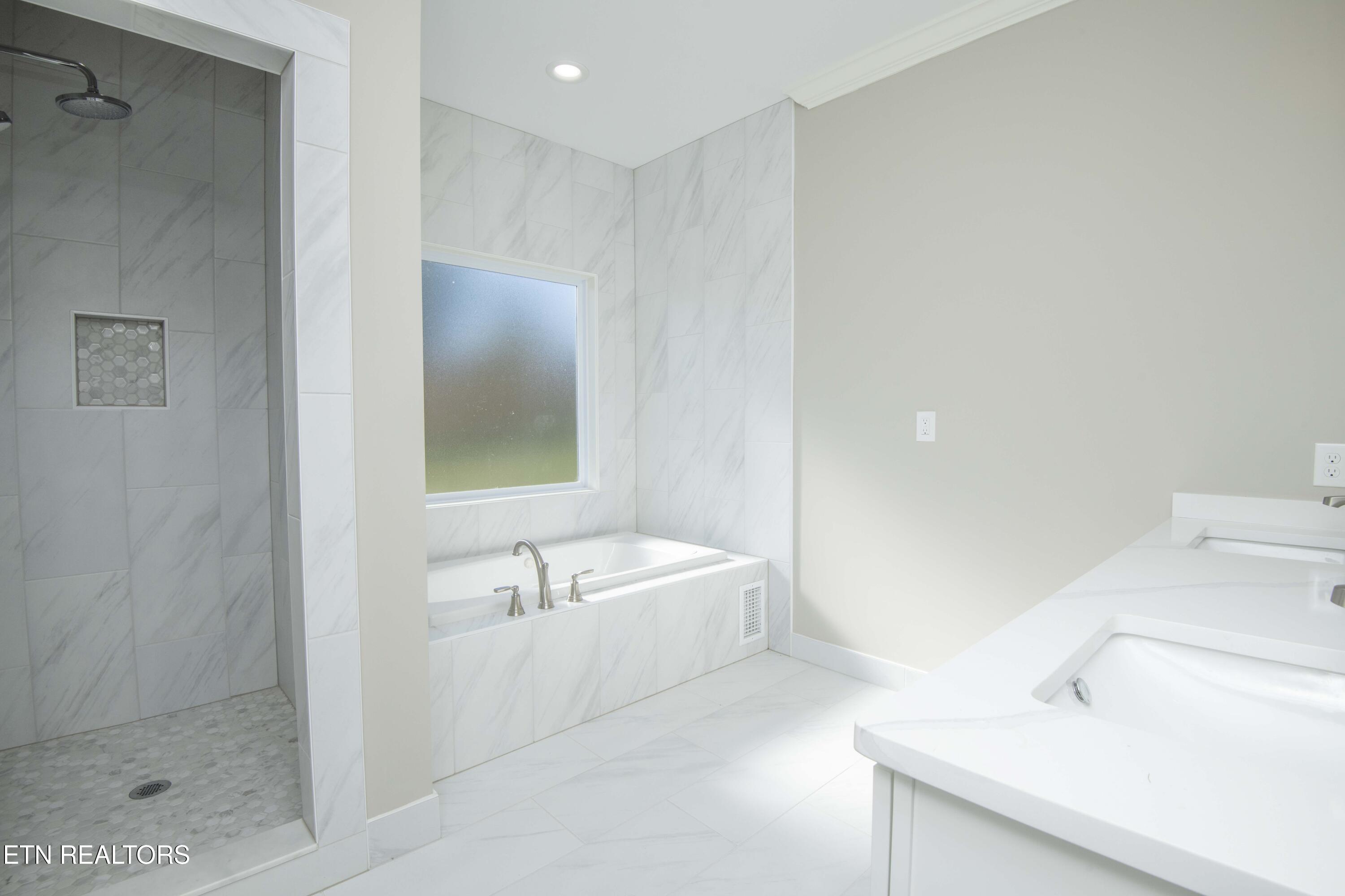 8017 Little Joe Road Powell, TN 37849 - Photo 24 of 50 master bath2_1