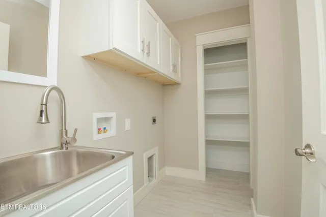 $690,000 | 8017 Little Joe Road, Powell, TN 37849