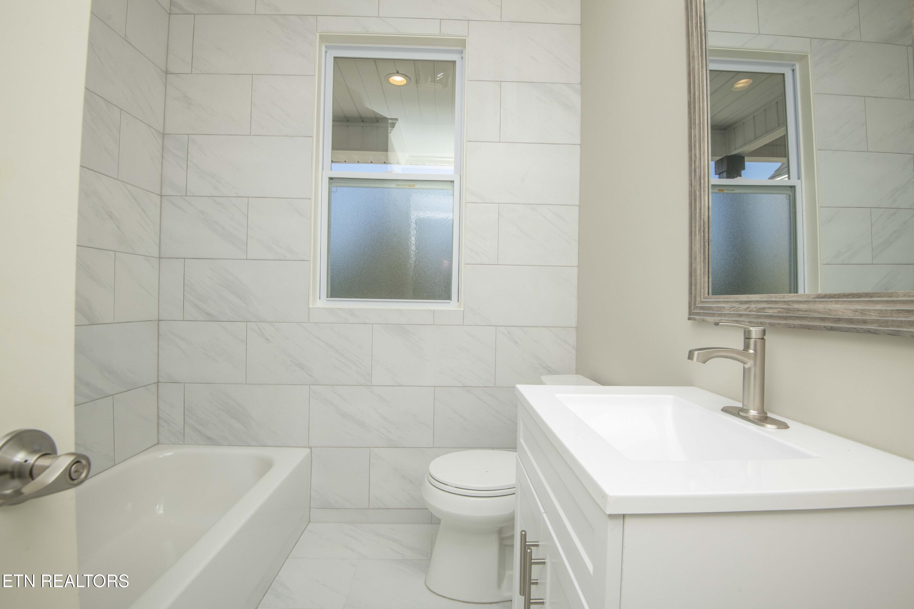 8017 Little Joe Road Powell, TN 37849 - Photo 33 of 50 third bath_1