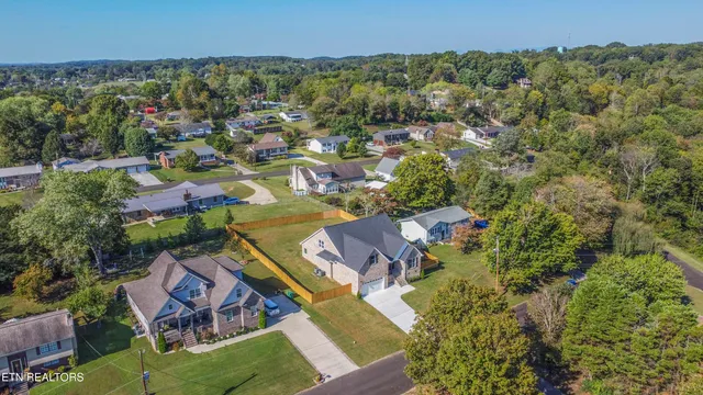 $690,000 | 8017 Little Joe Road, Powell, TN 37849