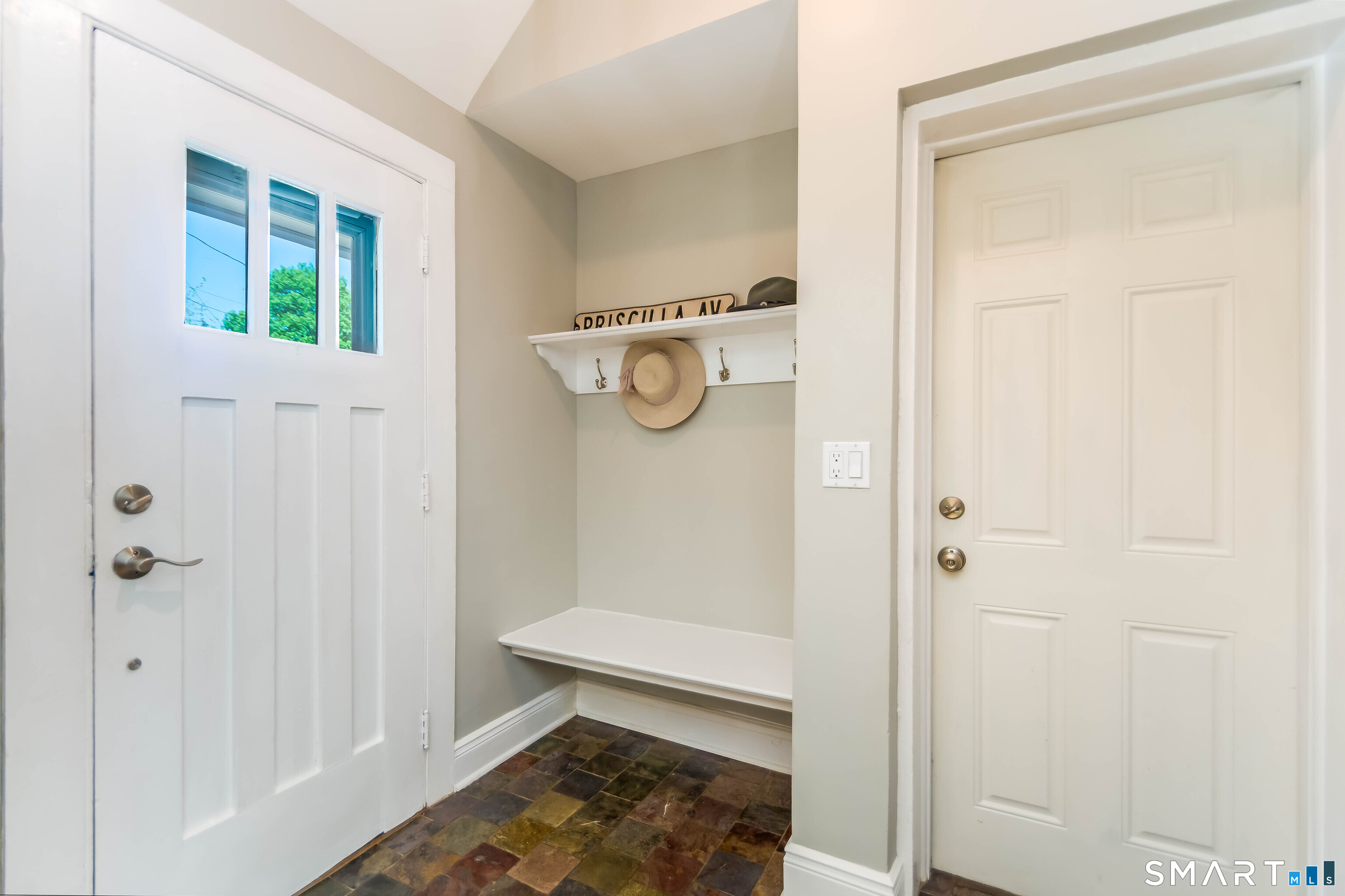 164 Ludlowe Road Fairfield, CT 06824 - Photo 11 of 40