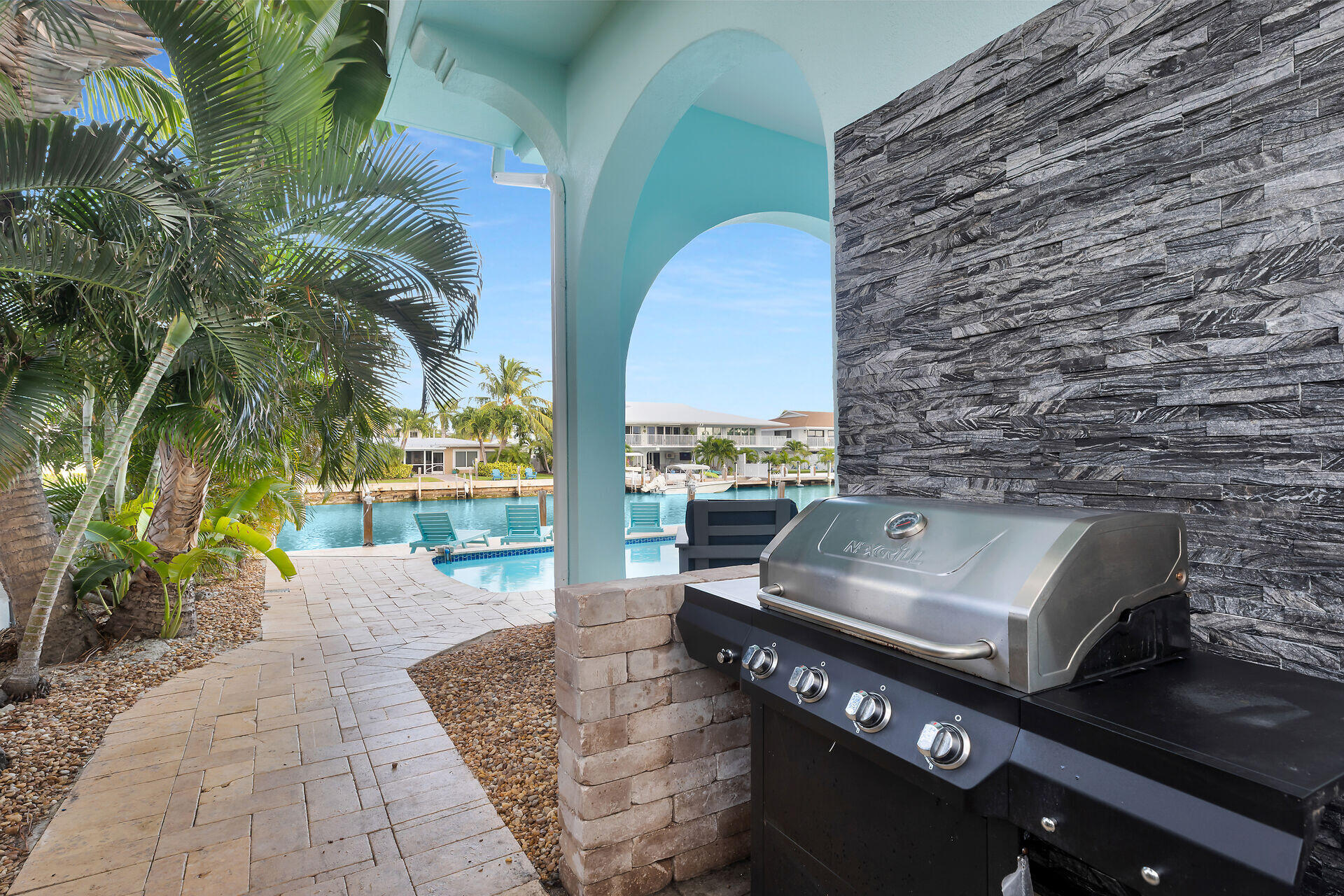580-590 10th Street Key Colony Beach, FL 33051 - Photo 59 of 75 a roof deck with a couch