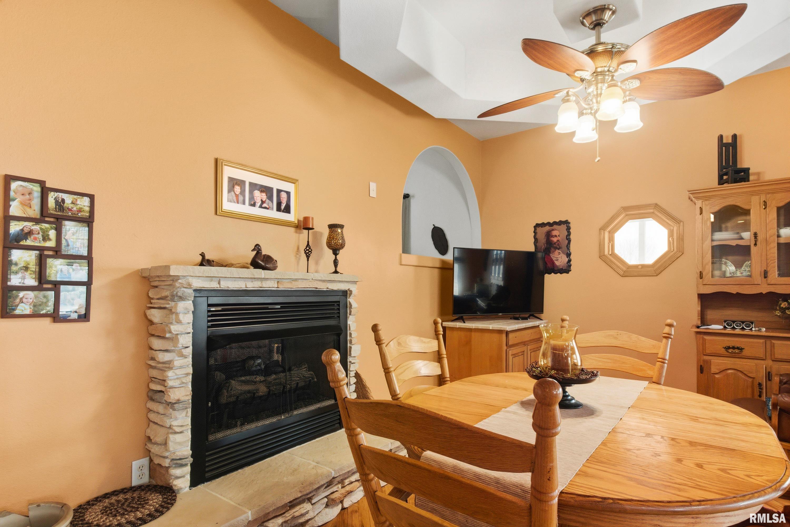 24211 North Carver Road Canton, IL 61520 - Photo 32 of 43