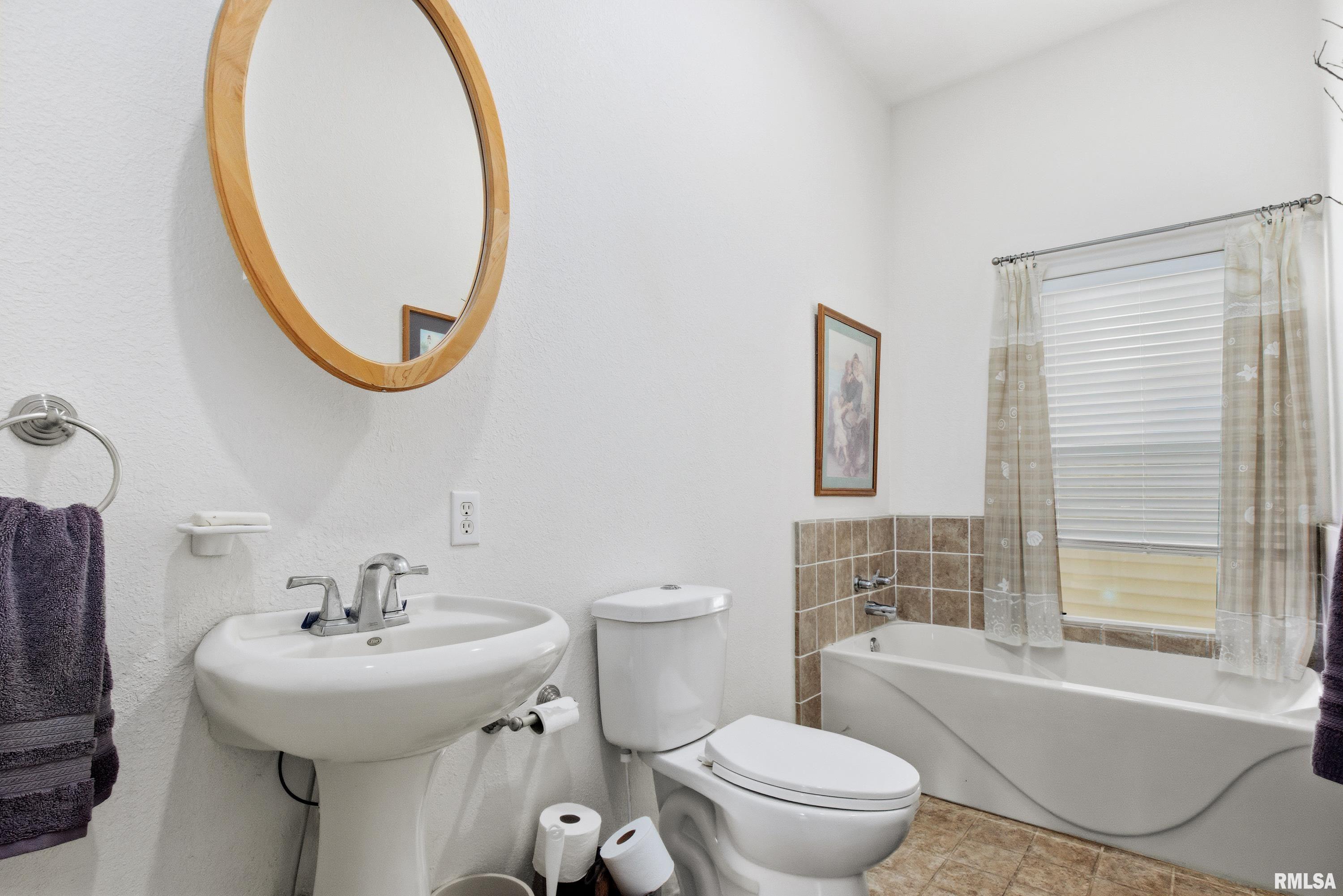 24211 North Carver Road Canton, IL 61520 - Photo 37 of 43