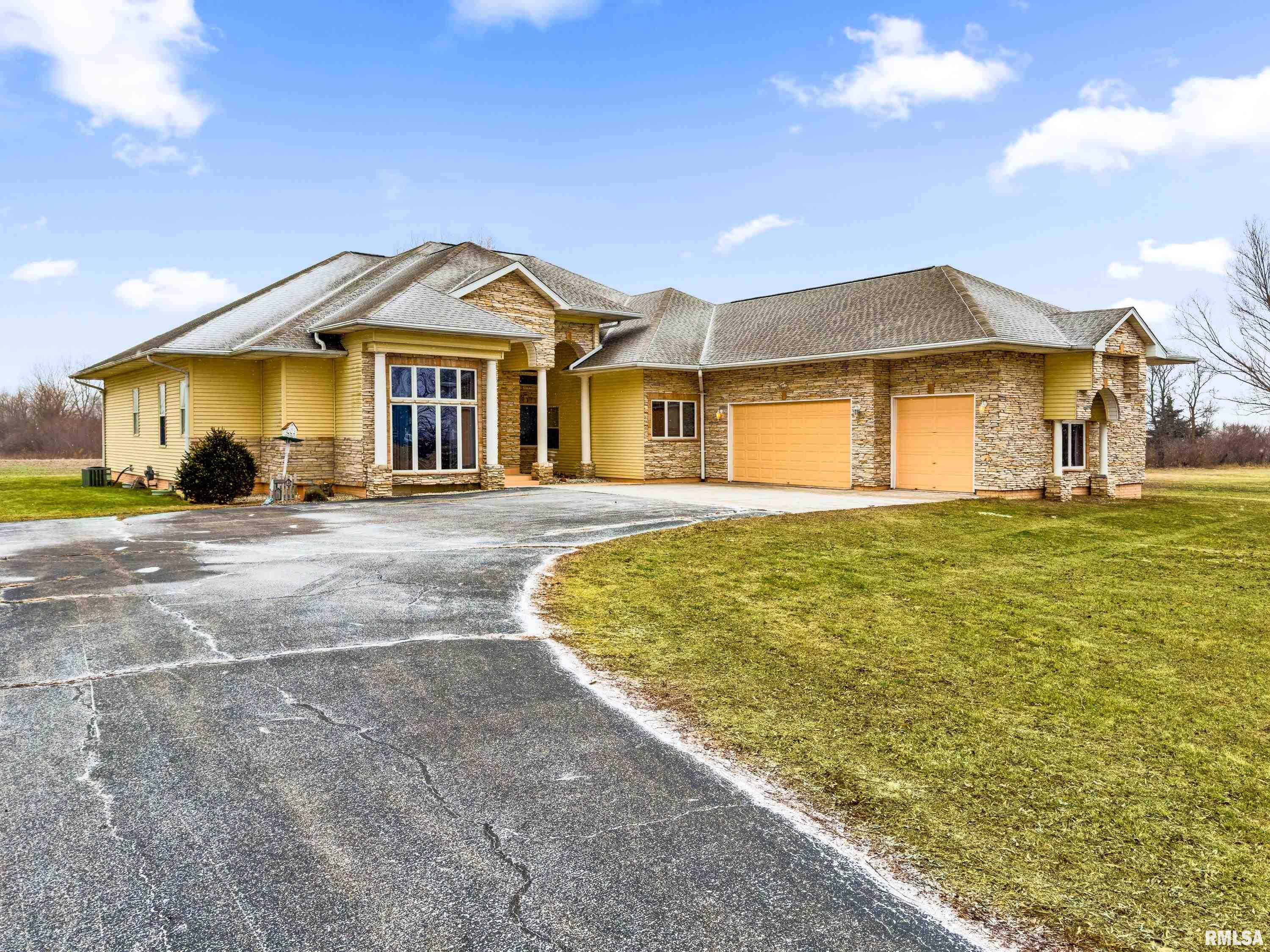 24211 North Carver Road Canton, IL 61520 - Photo 4 of 43
