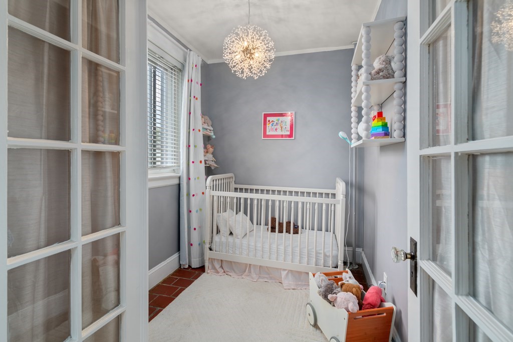 43 Linnaean Street, Unit 32 Cambridge, MA 02138 - Photo 11 of 20 a bedroom with bunk bed and a window