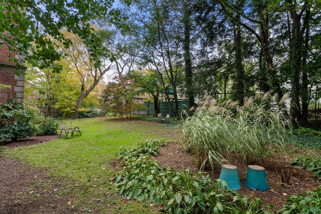 43 Linnaean Street, Unit 32 Cambridge, MA 02138 - Photo 15 of 20 a view of a garden