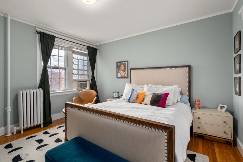 43 Linnaean Street, Unit 32 Cambridge, MA 02138 - Photo 9 of 20 a bedroom with a bed and a window