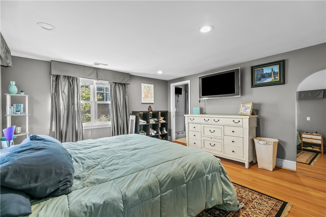 1047 East Main Road Portsmouth, RI 02871 - Photo 23 of 50 Primary Bedroom