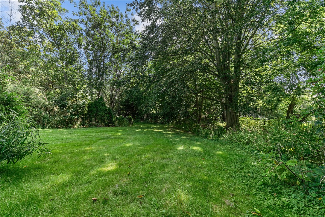 1047 East Main Road Portsmouth, RI 02871 - Photo 47 of 50 Yard