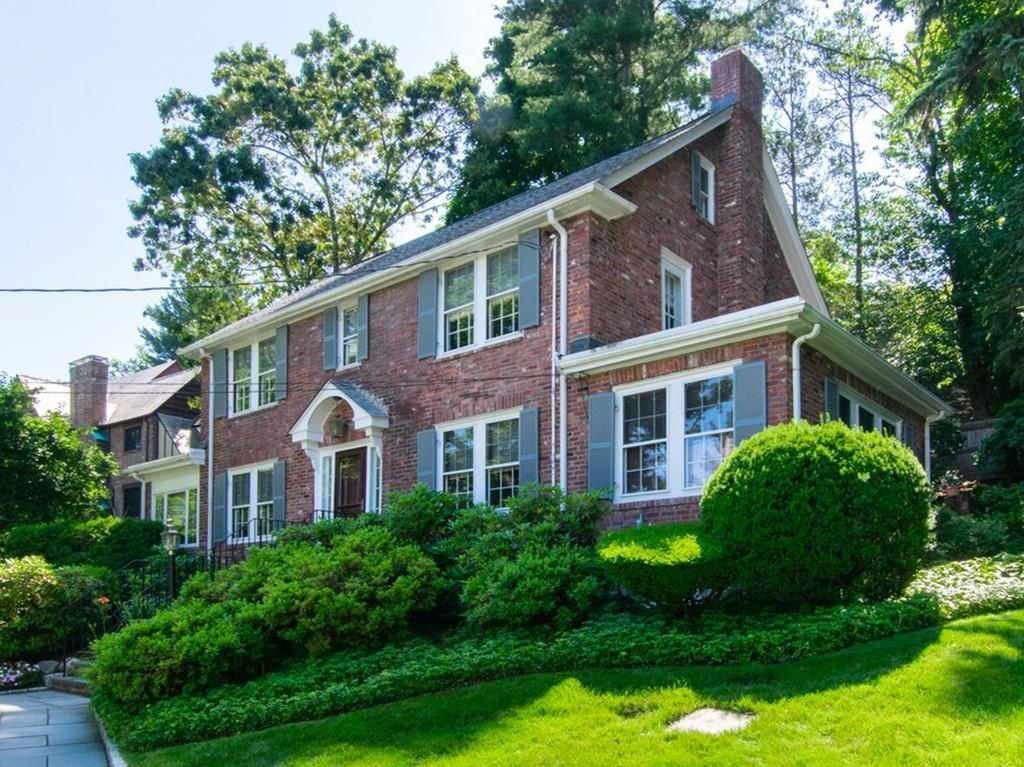 61 Oldham Road Newton, MA 02465 - Photo 2 of 23 Gallery Image 2