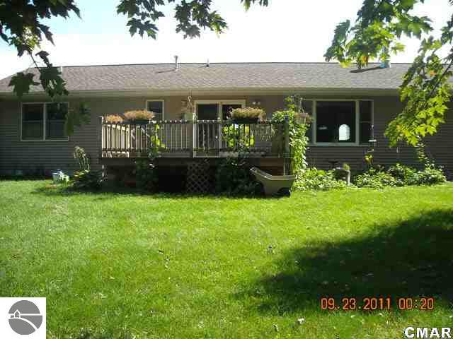 8710 South Loomis Road Shepherd, MI 48883 - Photo 17 of 22 1772958-16.JPG